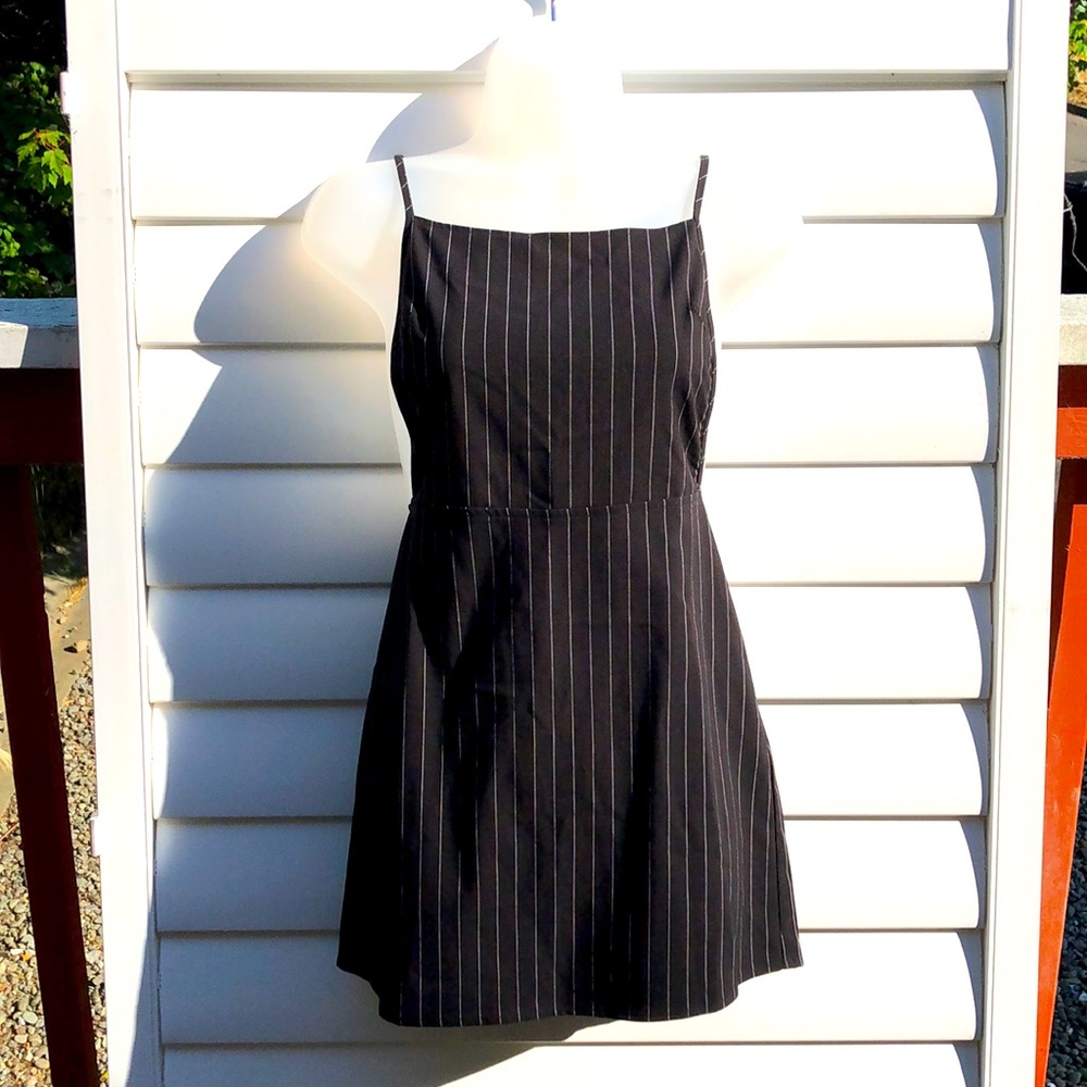 NWT FOREVER 21 pinstriped woven coverall mini dress - Picture 3 of 16